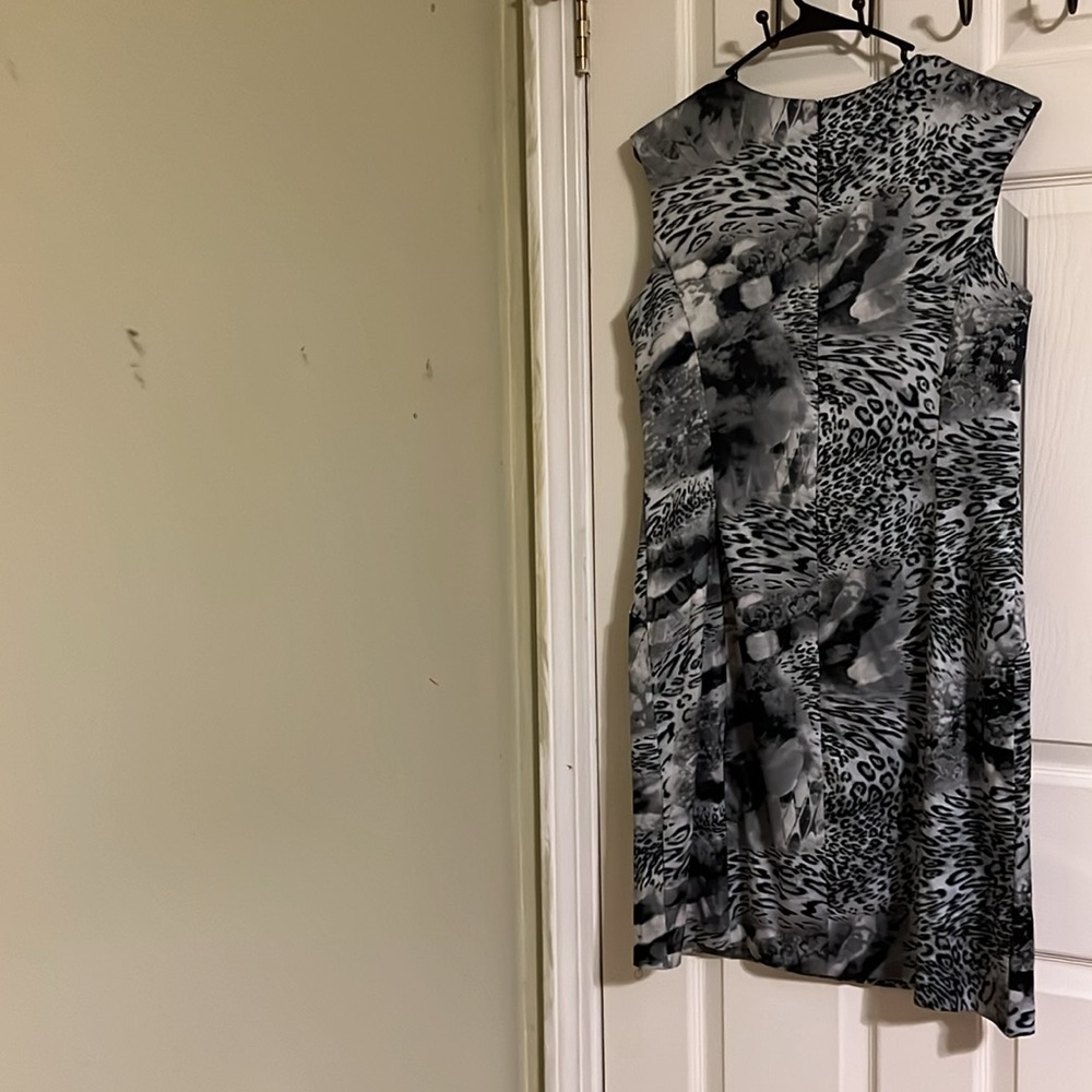 AGB sleeveless dress for women with pockets on the front. Size 14 - Picture 7 of 7